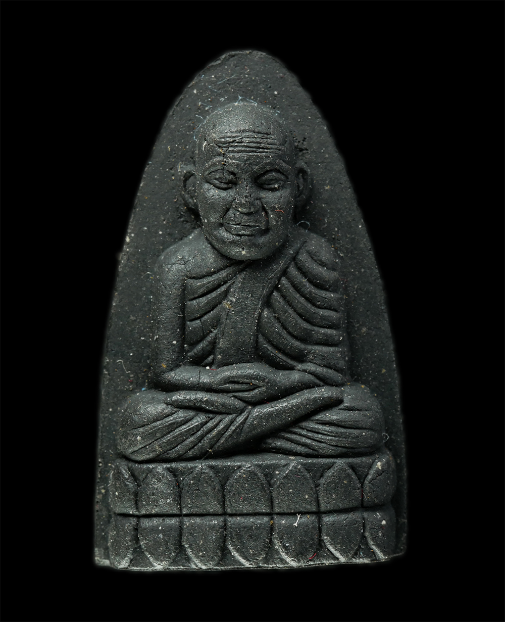 8Jan25 (84)ap.jpg - พระผงหลวงปู่ทวด เลื่อนสมณศักดิ์ พระครูสัญญาบัตรเจ้าอาวาสชั้นโท หลวงปู่บุญเลิศ โอภาโส(พระครูโอภาสบุญวัฒน์) วัดเจ้ามูล บางกอกใหญ่ กรุงเทพฯ ปี2544 เนื้อผ [..] | https://kamulet.in.th